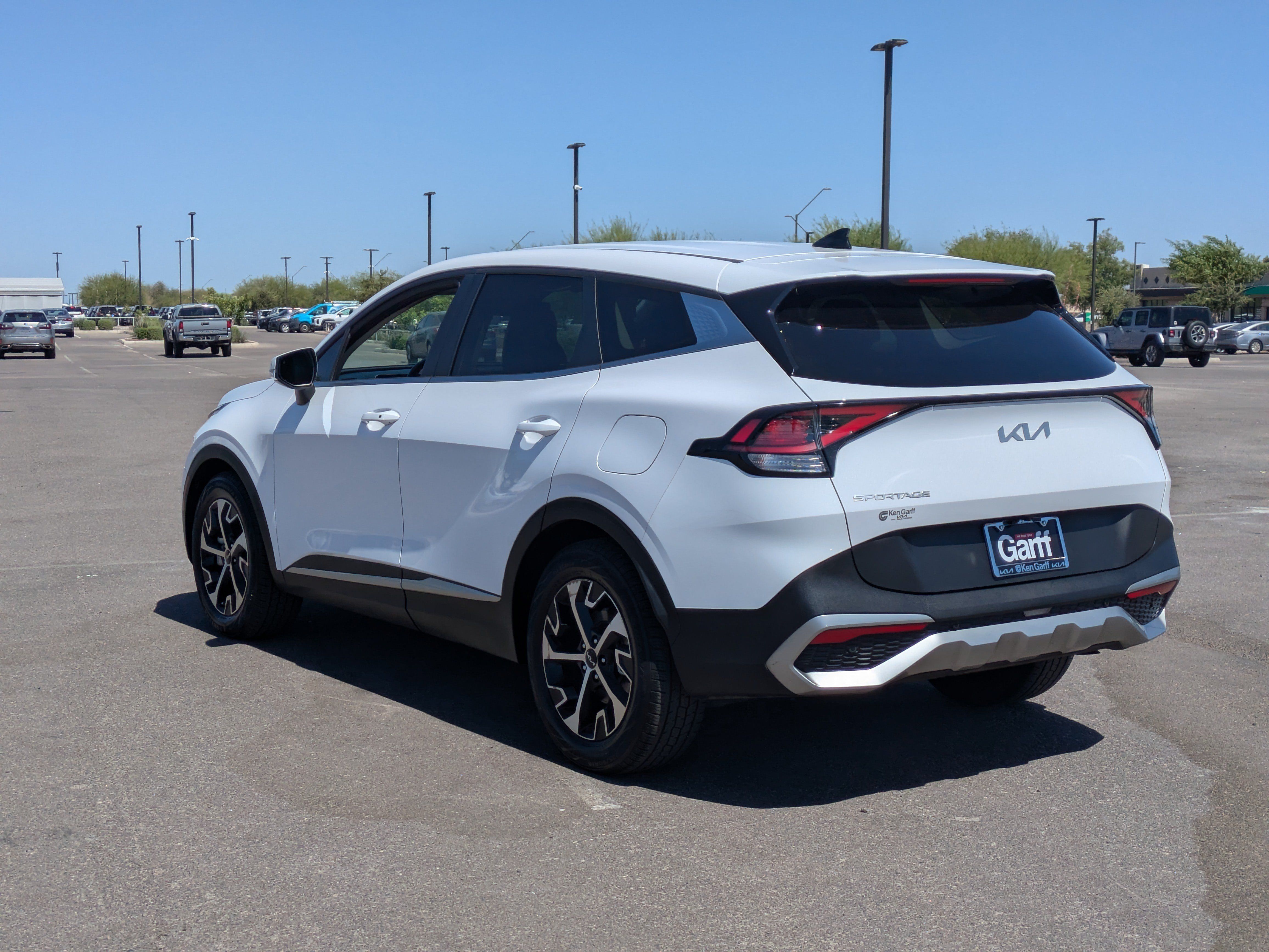 Used 2023 Kia Sportage EX FWD image 3