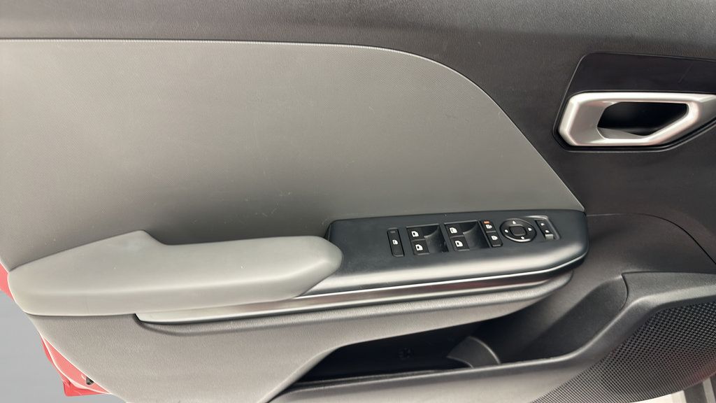 Used 2025 Kia K4 FWD image 13