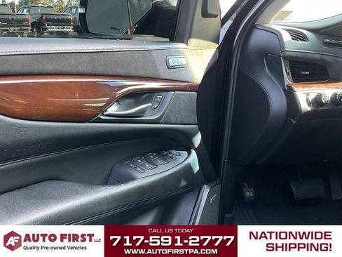 Used 2018 Cadillac Escalade ESV Luxury AWD/4WD image 5