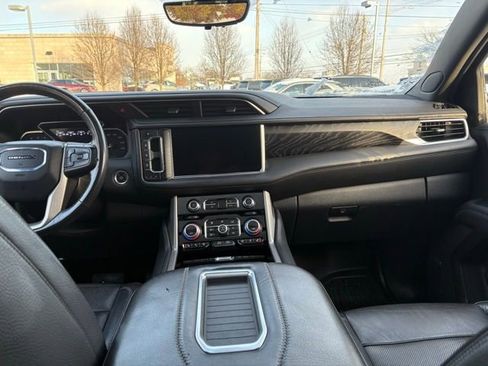 Used 2021 GMC Yukon XL Denali w/ Denali Premium Package image 25