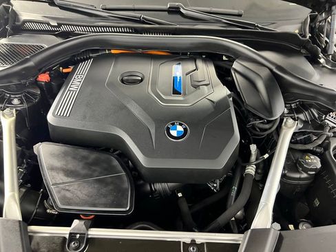 Used 2023 BMW 530e 530e iPerformance w/ M Sport Package image 33