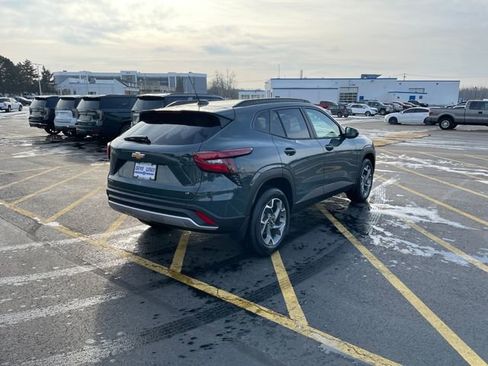 New 2026 Chevrolet Trax LT w/ Sunroof Package image 5