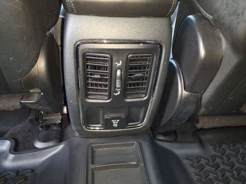 Used 2017 Jeep Grand Cherokee Altitude AWD/4WD image 9
