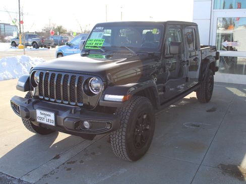 Certified 2022 Jeep Gladiator Willys image 3