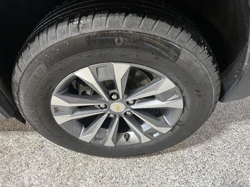 Used 2025 Chevrolet Equinox LT AWD/4WD image 29