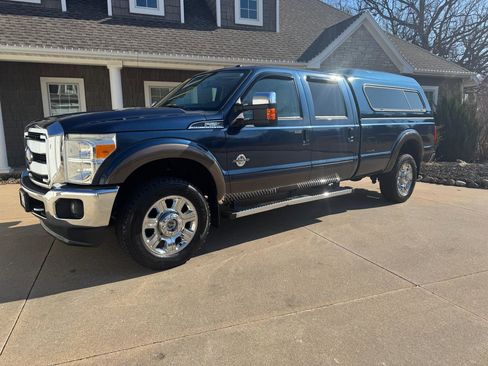 Used 2016 Ford F250 Lariat w/ Lariat Ultimate Package image 2