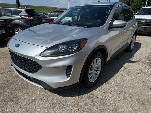 Used 2020 Ford Escape SE image 4