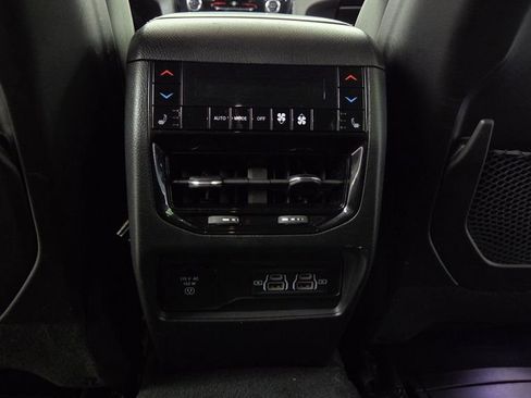Used 2022 Jeep Grand Cherokee Summit w/ Luxury Tech Group V AWD/4WD image 33