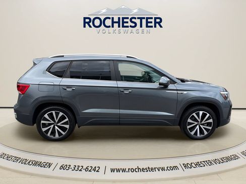 Used 2023 Volkswagen Taos SE w/ Panoramic Sunroof Package AWD/4WD image 7