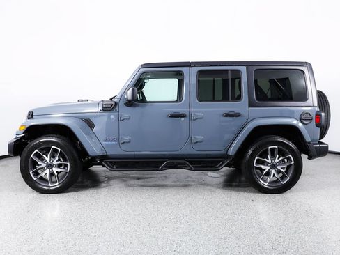Used 2024 Jeep Wrangler Unlimited w/ Convenience Group AWD/4WD image 5