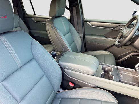 Used 2025 GMC Acadia AT4 image 30