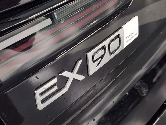 Used 2025 Volvo EX90 Plus AWD/4WD image 13
