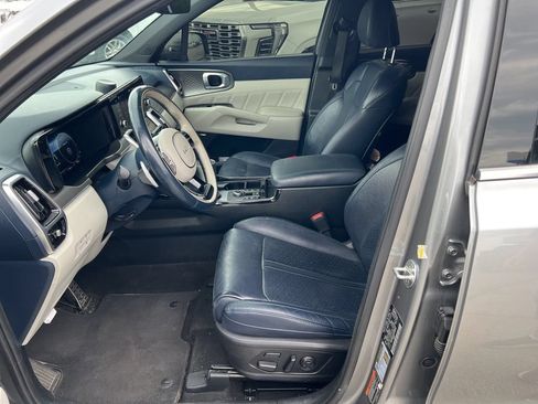 Used 2022 Kia Sorento SX Prestige w/ Panoramic Sunroof Package AWD/4WD image 3