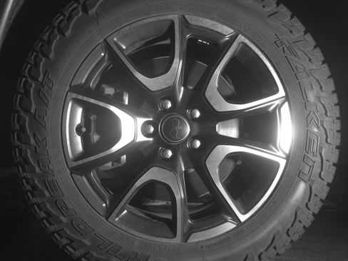 Used 2025 Jeep Compass Trailhawk AWD/4WD image 12