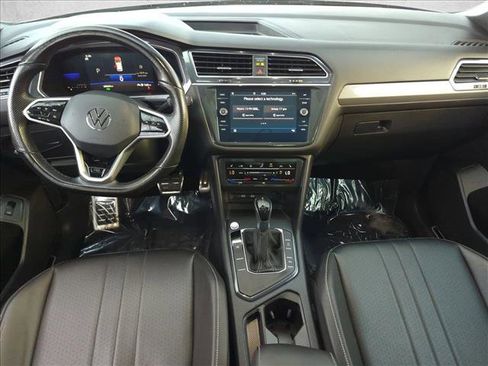 Certified 2022 Volkswagen Tiguan SE R-Line image 19