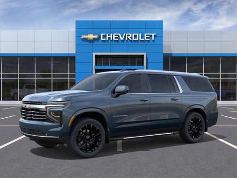 New 2026 Chevrolet Suburban LT image 2
