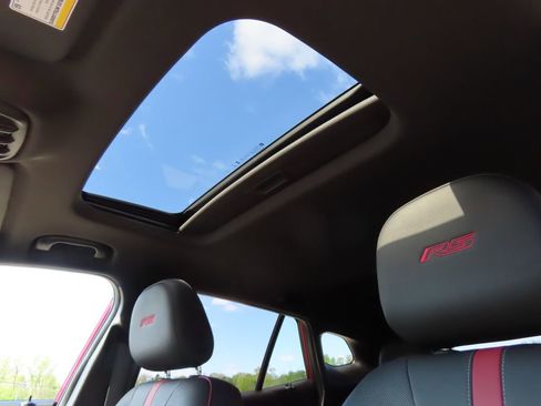 Used 2025 Chevrolet Trax RS w/ Sunroof Package FWD image 5