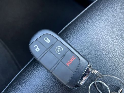 Used 2025 Jeep Compass Limited image 27