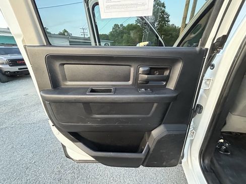 Used 2018 RAM 3500 Tradesman w/ Chrome Appearance Group RWD image 20