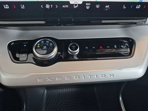 New 2025 Ford Expedition Active image 32