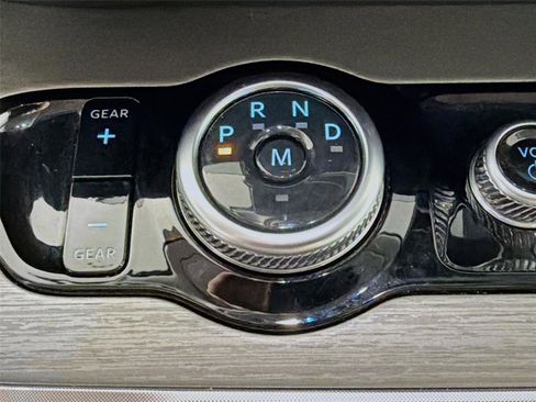 Used 2025 Ford Expedition Platinum w/ Driver's Package AWD/4WD image 19