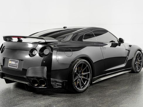 Used 2015 Nissan GT-R Black Edition image 10