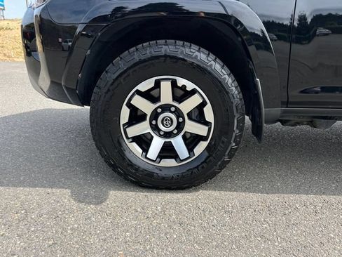 Used 2019 Toyota 4Runner TRD Off-Road Premium AWD/4WD image 27