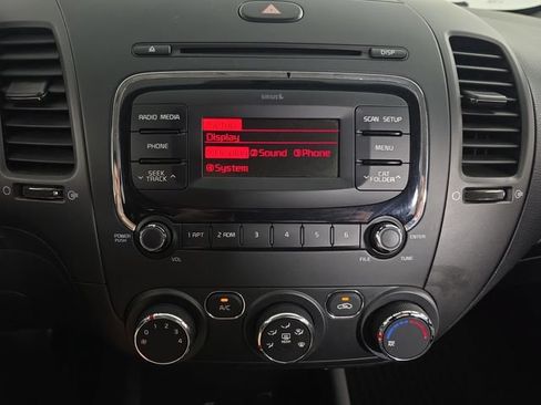 Used 2017 Kia Forte LX FWD image 17