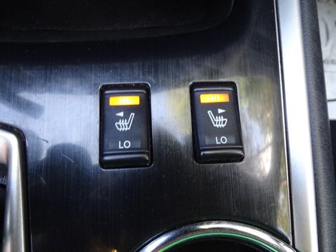 Used 2019 Nissan Pathfinder SV image 27