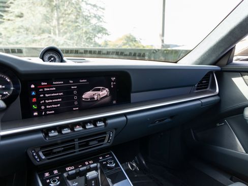 Used 2022 Porsche 911 Turbo S image 38