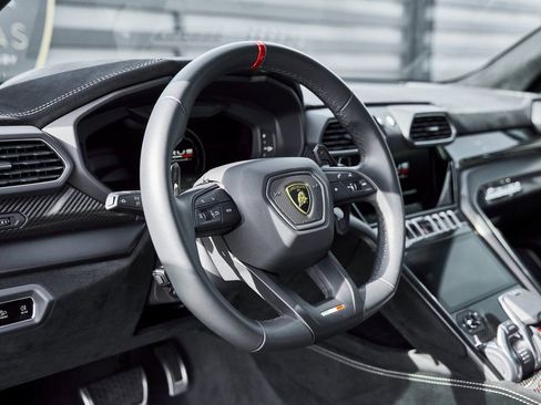 Used 2024 Lamborghini Urus Performante AWD/4WD image 43