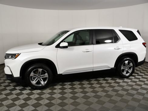 Used 2025 Honda Pilot EX-L image 9