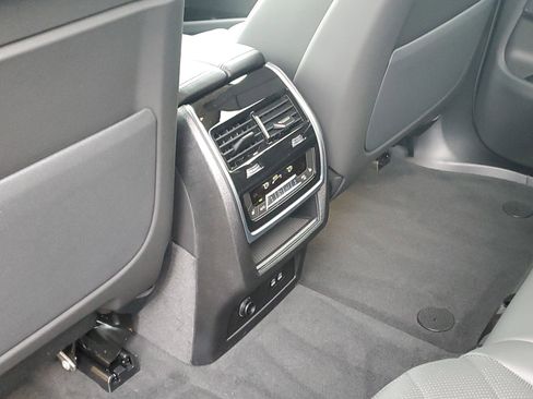 New 2026 BMW X7 xDrive40i w/ Climate Comfort Package image 25