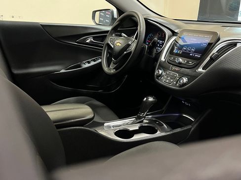 Used 2020 Chevrolet Malibu LT image 17
