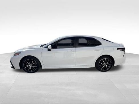 Used 2021 Toyota Camry SE image 12