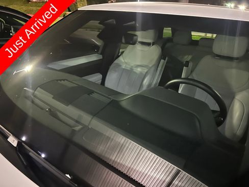 Used 2024 Land Rover Range Rover Sport SE image 11