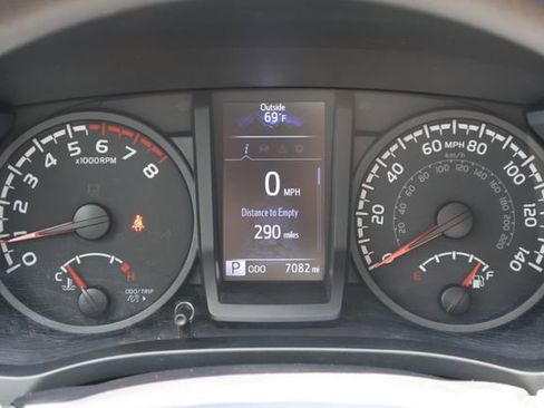 Used 2023 Toyota Tacoma SR w/ SR Convenience Package AWD/4WD image 8