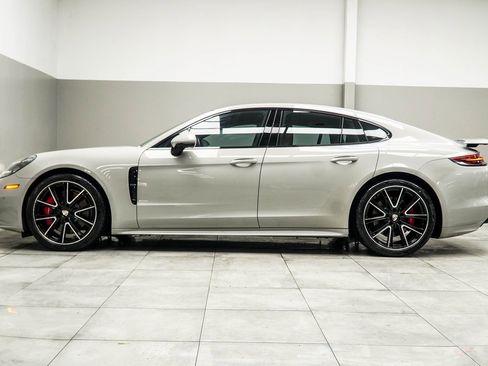 Used 2020 Porsche Panamera GTS image 9