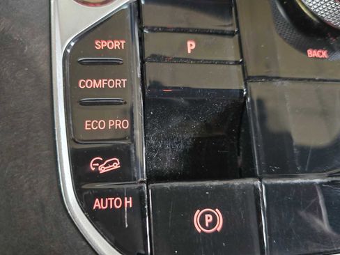 Used 2024 BMW X7 xDrive40i w/ M Sport Package image 33