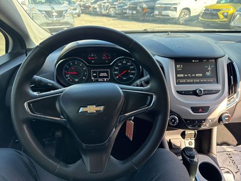 Used 2017 Chevrolet Cruze LS FWD image 10