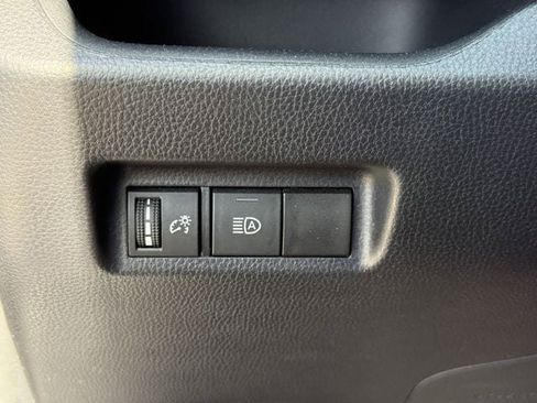 Used 2025 Toyota RAV4 XLE FWD image 24