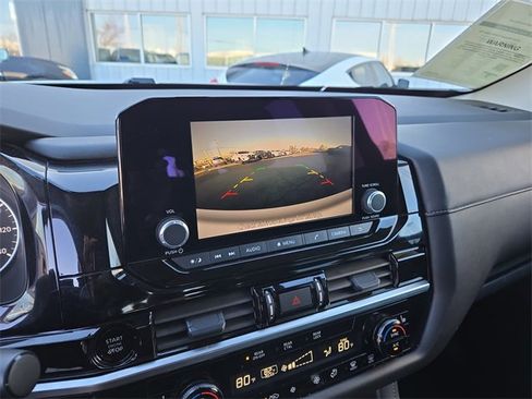 Certified 2025 Nissan Pathfinder SV image 26