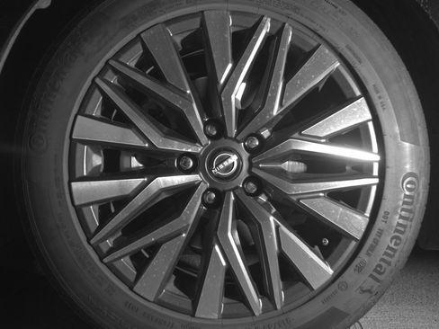 Used 2025 Nissan Altima 2.5 SV FWD image 12