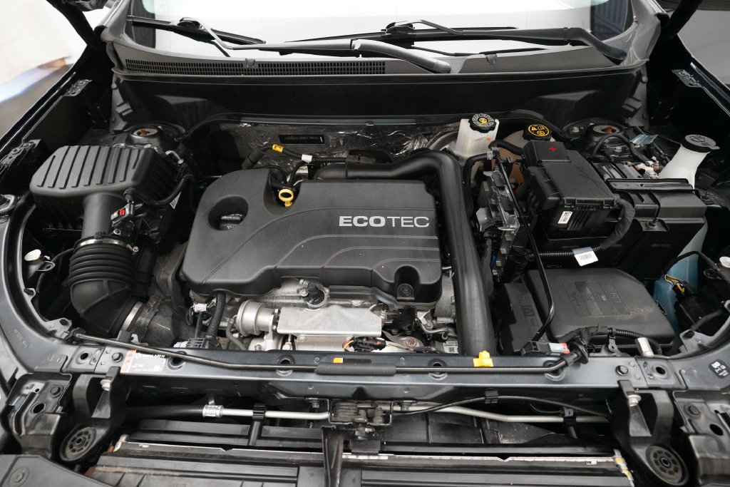 Used 2022 Chevrolet Equinox LS w/ LS Convenience Package FWD image 3