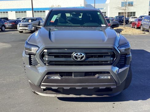 Used 2025 Toyota Tacoma SR5 image 7