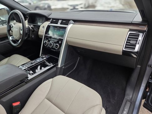 Used 2019 Land Rover Discovery HSE image 24