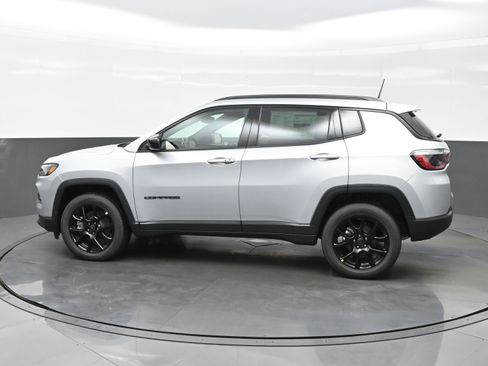 New 2026 Jeep Compass Latitude AWD/4WD image 3