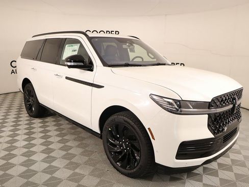 New 2025 Lincoln Navigator Reserve w/ Jet Appearance Package image 1