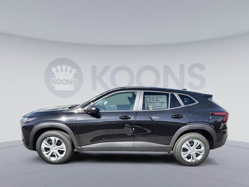 New 2026 Chevrolet Trax LS image 2