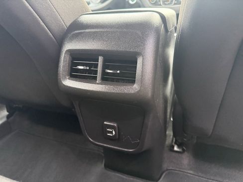 Used 2022 Chevrolet Equinox LS w/ LS Convenience Package image 18